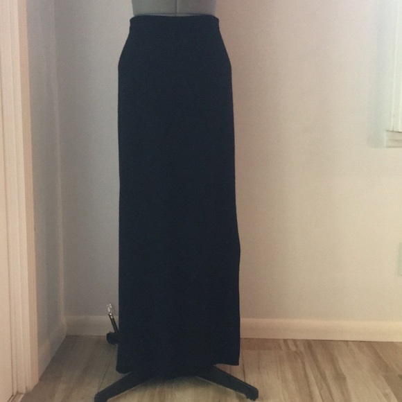 ✨ Jillian Jones  Black Maxi Skirt ✨ - Picture 2 of 6